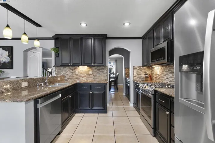 2142 Woodbine Avenue, Manteca, California 95337