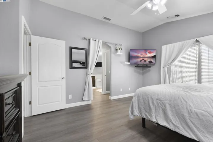 2142 Woodbine Avenue, Manteca, California 95337