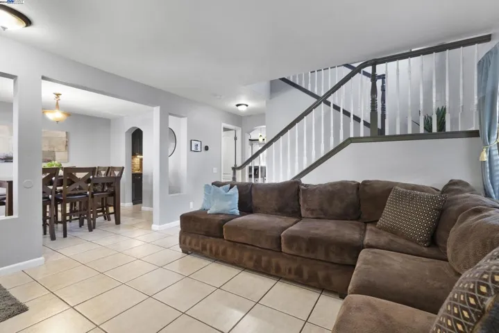 2142 Woodbine Avenue, Manteca, California 95337