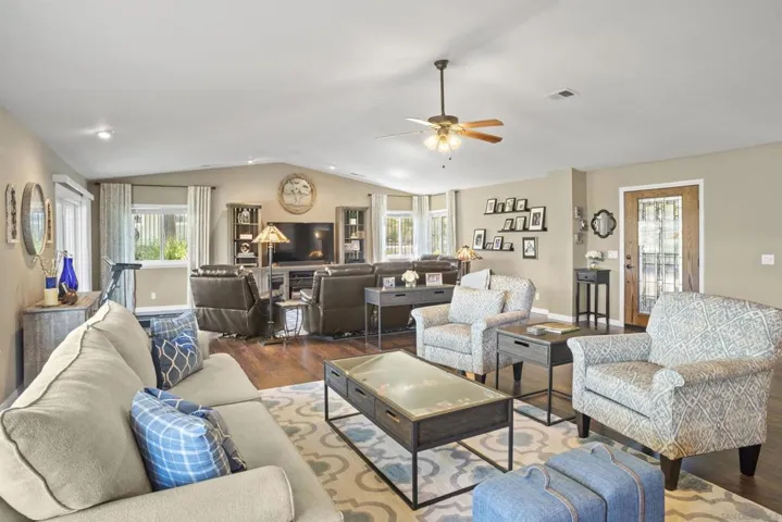 15707 Vista Vicente Dr., Ramona, California 92065