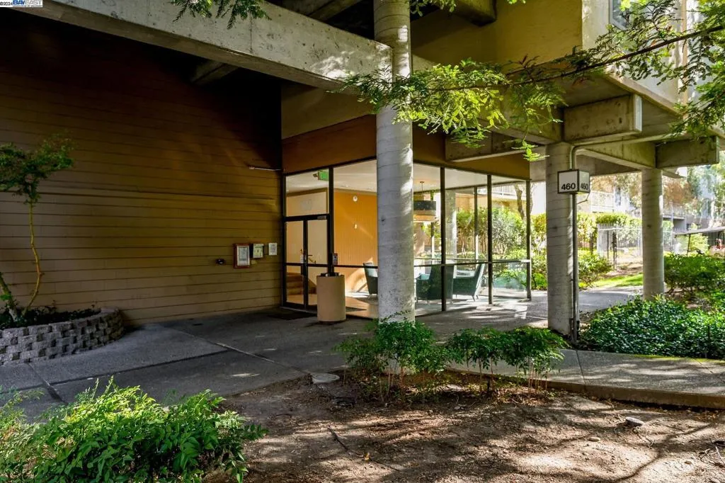 460 N Civic Dr 305, Walnut Creek, California 94596 home-pic-2