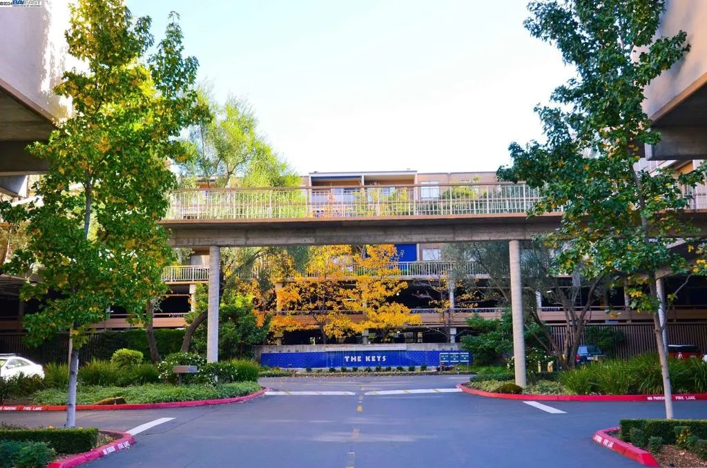 460 N Civic Dr 305, Walnut Creek, California 94596 home-pic-1