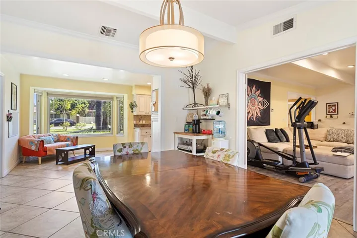 Dining Room to kitchen