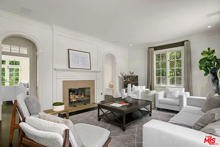 10372 Strathmore Drive, Los Angeles, California 90024
