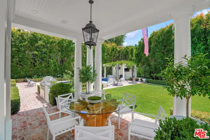 10372 Strathmore Drive, Los Angeles, California 90024
