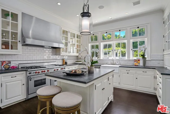 10372 Strathmore Drive, Los Angeles, California 90024
