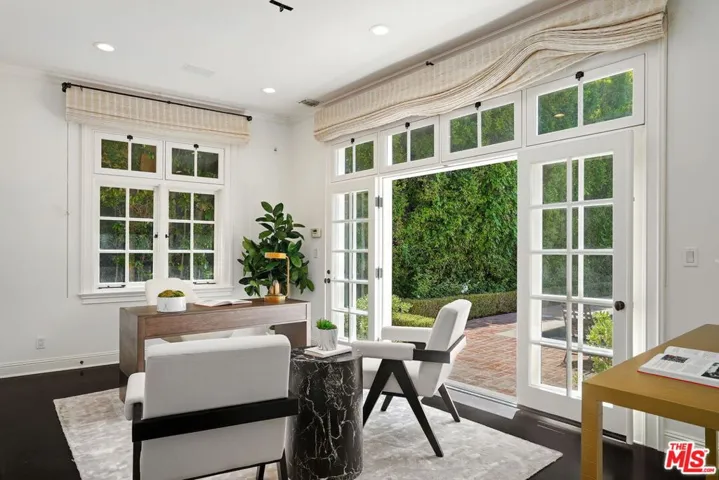 10372 Strathmore Drive, Los Angeles, California 90024