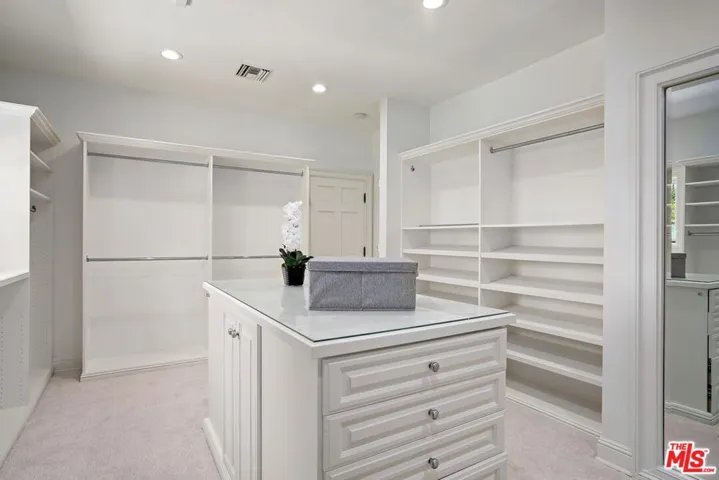 10372 Strathmore Drive, Los Angeles, California 90024