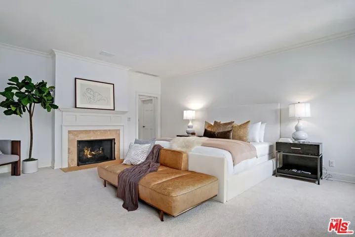 10372 Strathmore Drive, Los Angeles, California 90024