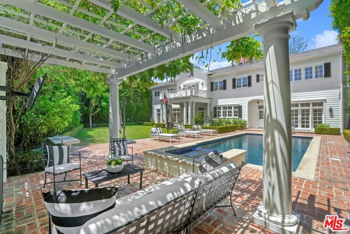 10372 Strathmore Drive, Los Angeles, California 90024