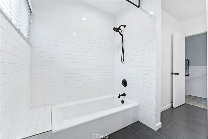 Full guest bath