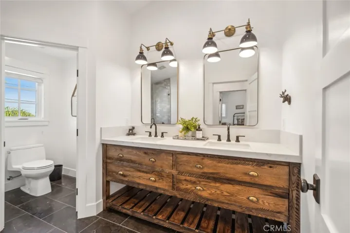 Secondary bedroom bath