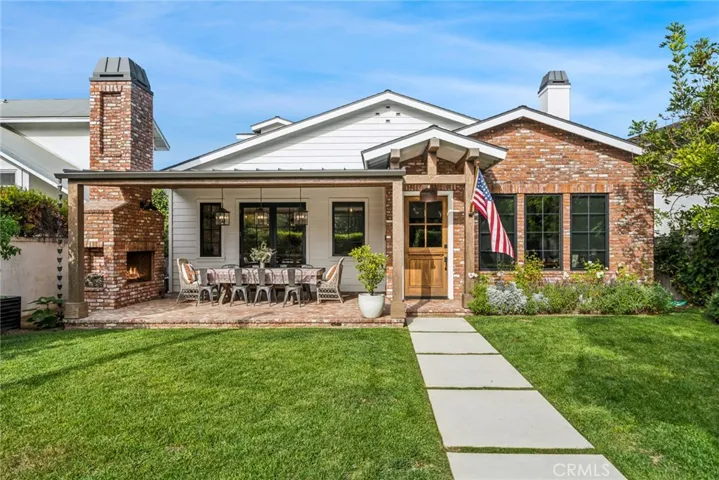 224 Flower Street, Costa Mesa, California 92627