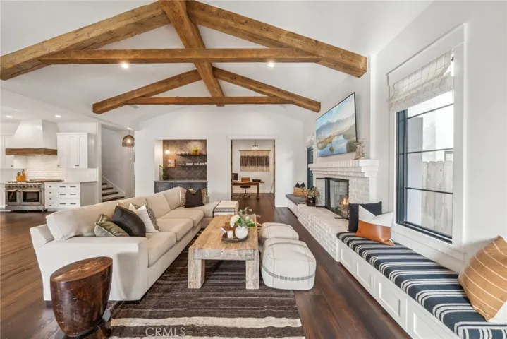224 Flower Street, Costa Mesa, California 92627