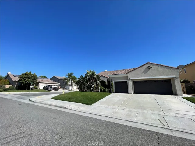 6930 Boulder Creek Drive, Eastvale, California 92880