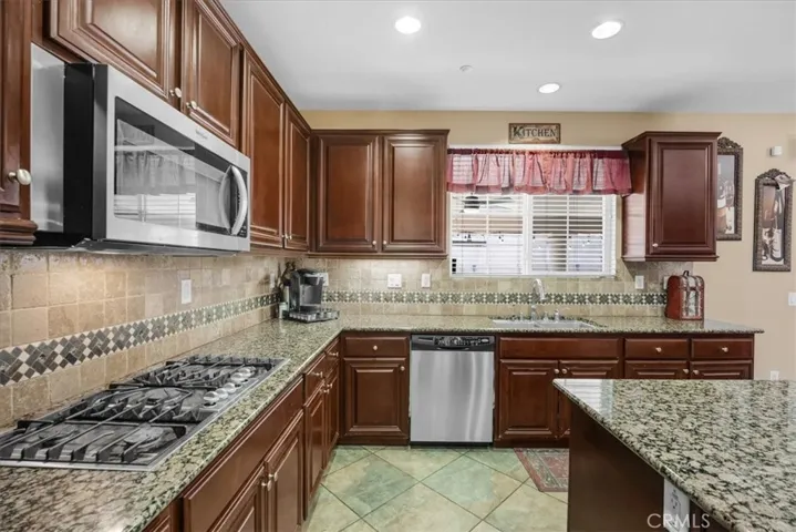 5606 Coralwood Place, Fontana, California 92336