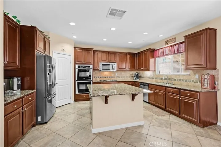 5606 Coralwood Place, Fontana, California 92336