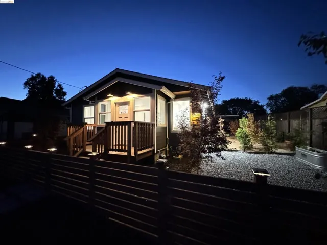 6 Magnolia Avenue, Petaluma, California 94952
