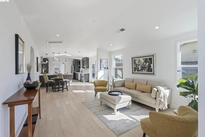 6 Magnolia Avenue, Petaluma, California 94952