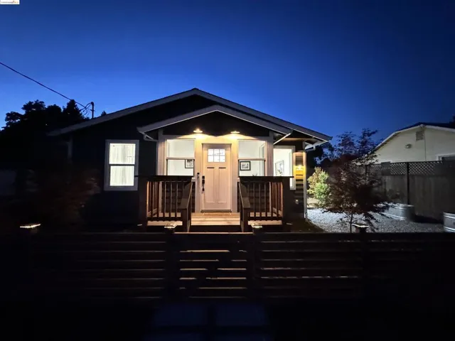 6 Magnolia Avenue, Petaluma, California 94952