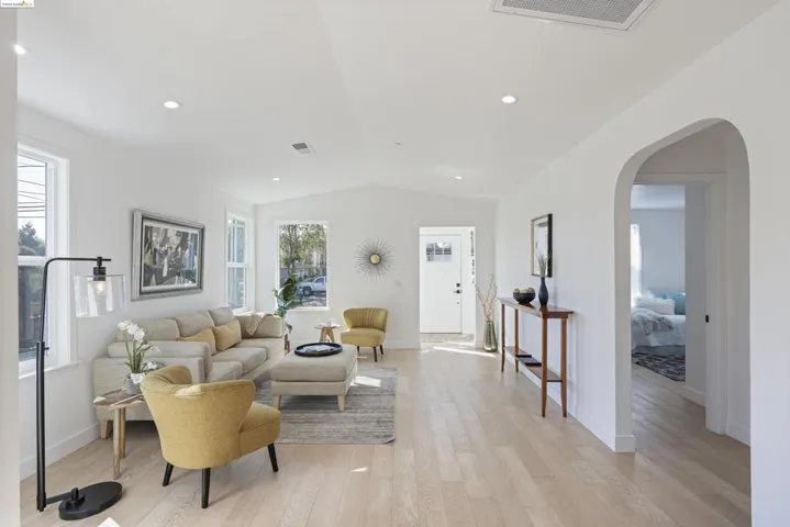 6 Magnolia Avenue, Petaluma, California 94952