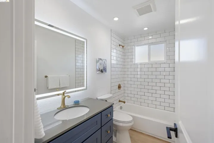 6 Magnolia Avenue, Petaluma, California 94952
