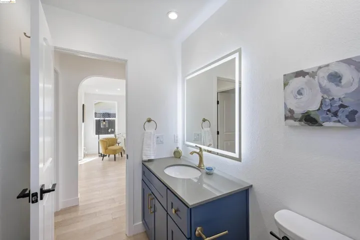 6 Magnolia Avenue, Petaluma, California 94952