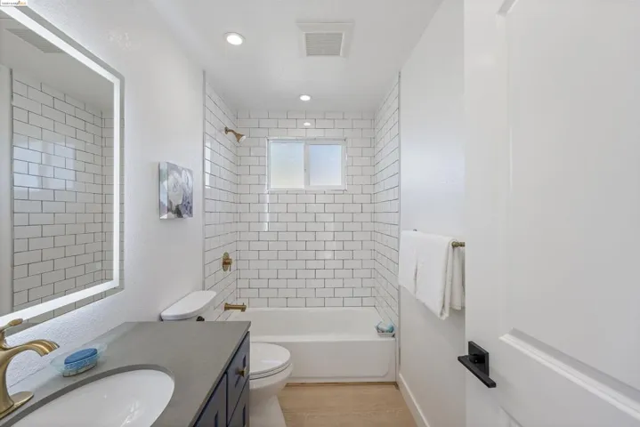 6 Magnolia Avenue, Petaluma, California 94952