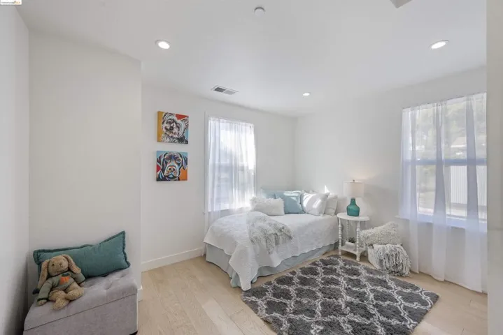 6 Magnolia Avenue, Petaluma, California 94952