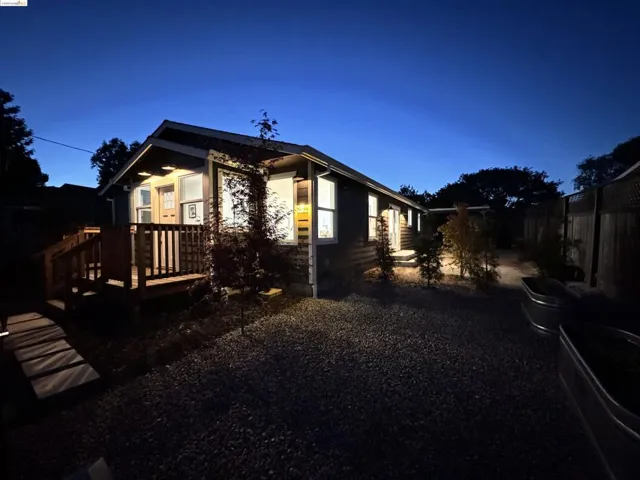 6 Magnolia Avenue, Petaluma, California 94952