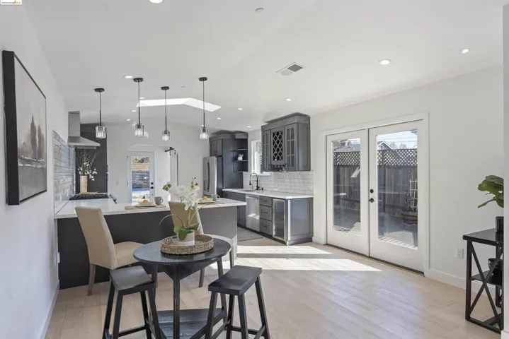 6 Magnolia Avenue, Petaluma, California 94952