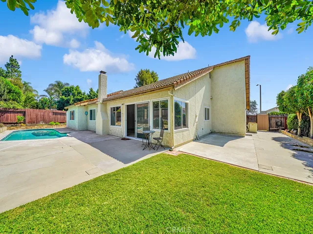 Huge side yard....maybe a basketball court and or?