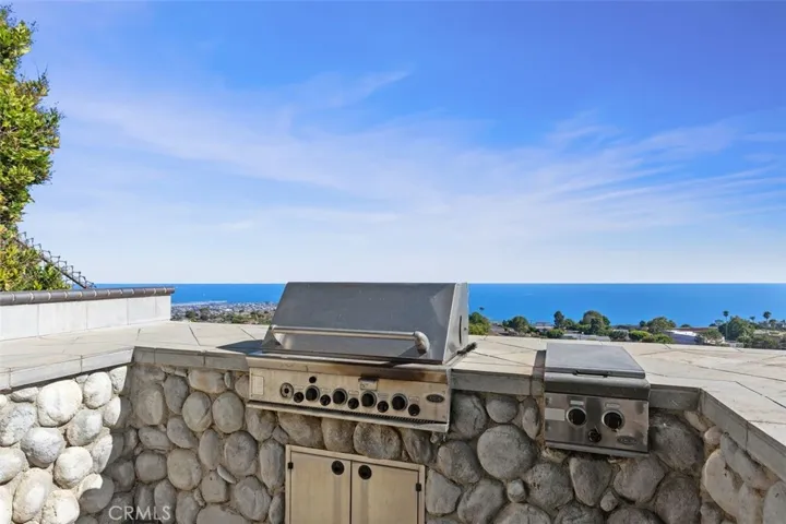 Outdoor Kitchen