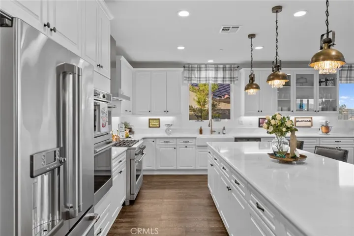 Expansive Kitchen