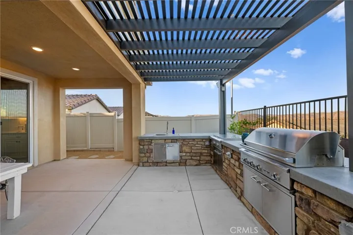 Large outdoor Kitchen