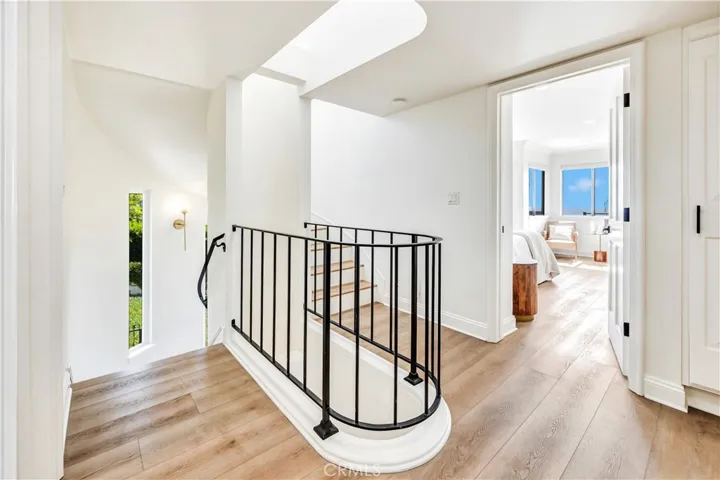 2nd floor landing to 3 more bedrooms