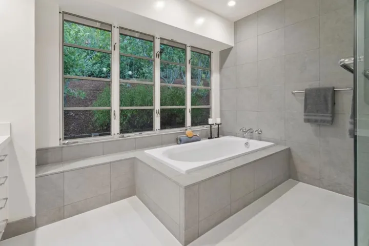 4195 Oak Hill Avenue, Palo Alto, California 94306