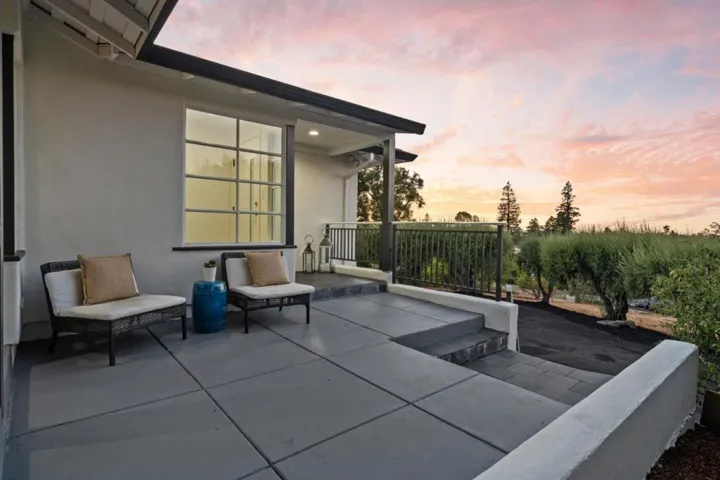 4195 Oak Hill Avenue, Palo Alto, California 94306