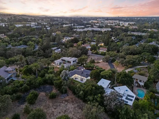 4195 Oak Hill Avenue, Palo Alto, California 94306