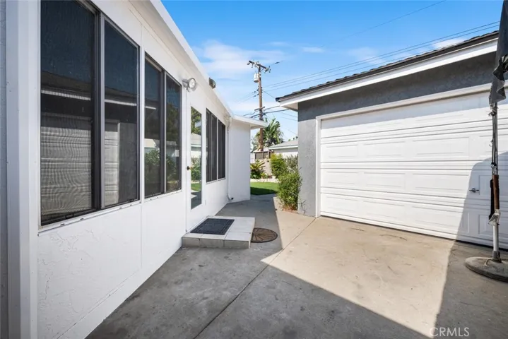 Detached 2-Car Garage