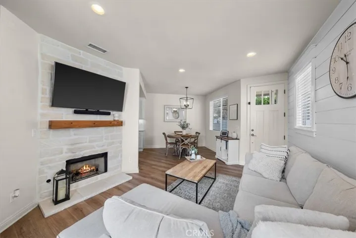 2161 Plaza Del Amo, Torrance, California 90501