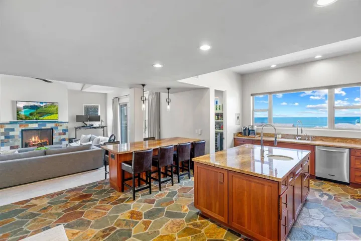2475 Garfield Street, Carlsbad, California 92008