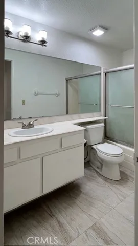 Upstairs Hallway bath