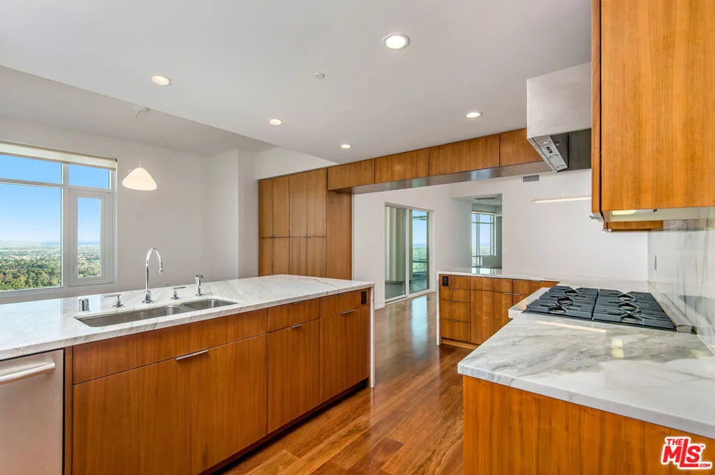 1 W Century Drive 24a, Los Angeles, California 90067 home-pic-11