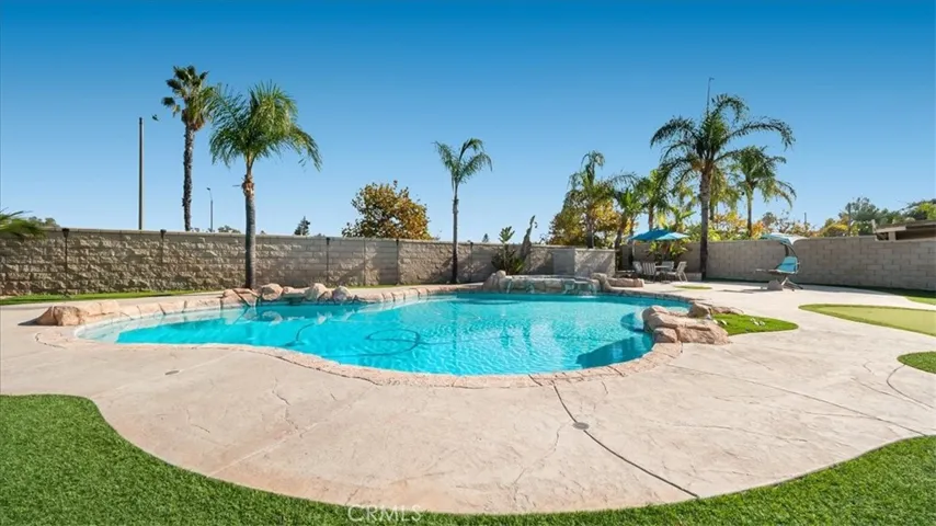 321 Adirondack Drive, Corona, California 92881