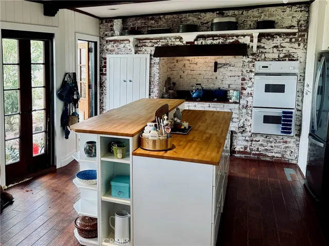 1048 Van Dyke Drive, Laguna Beach, California 92651