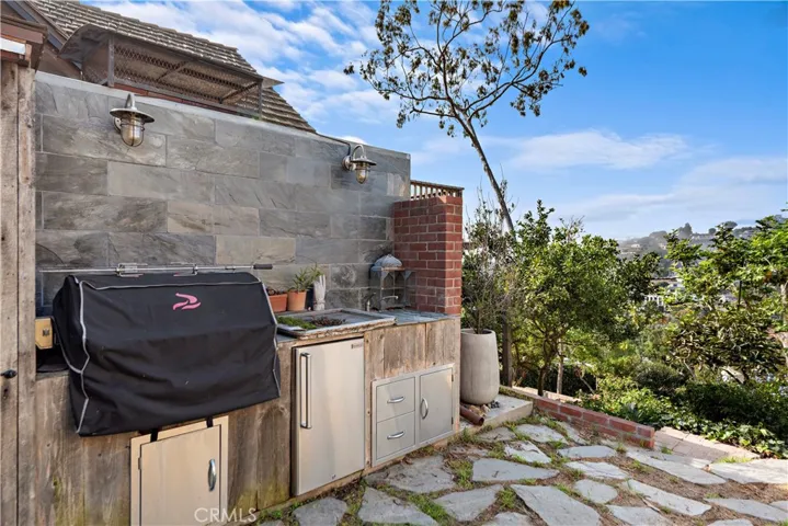 1048 Van Dyke Drive, Laguna Beach, California 92651