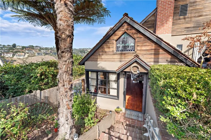 1048 Van Dyke Drive, Laguna Beach, California 92651