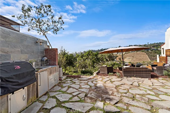 1048 Van Dyke Drive, Laguna Beach, California 92651