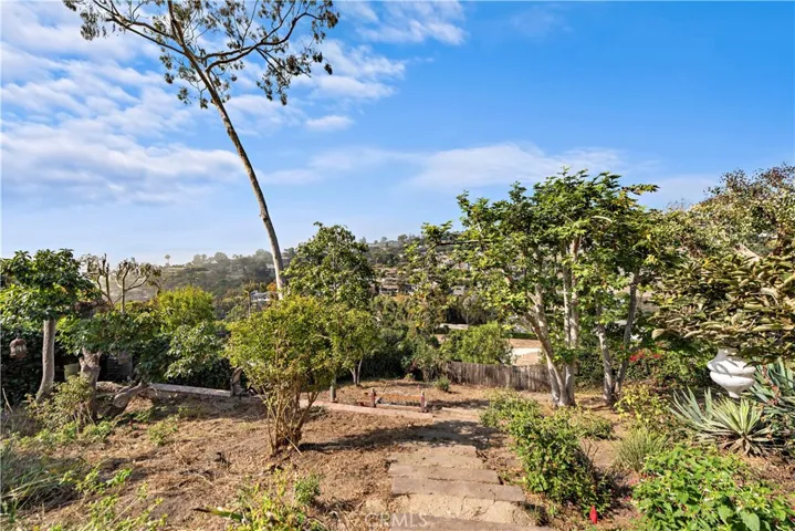 1048 Van Dyke Drive, Laguna Beach, California 92651